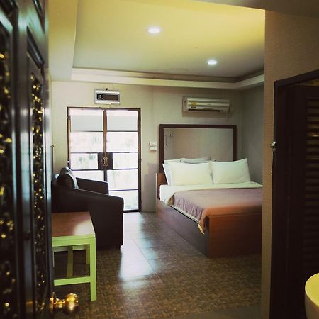Hotel Siri Lampang Exteriör bild